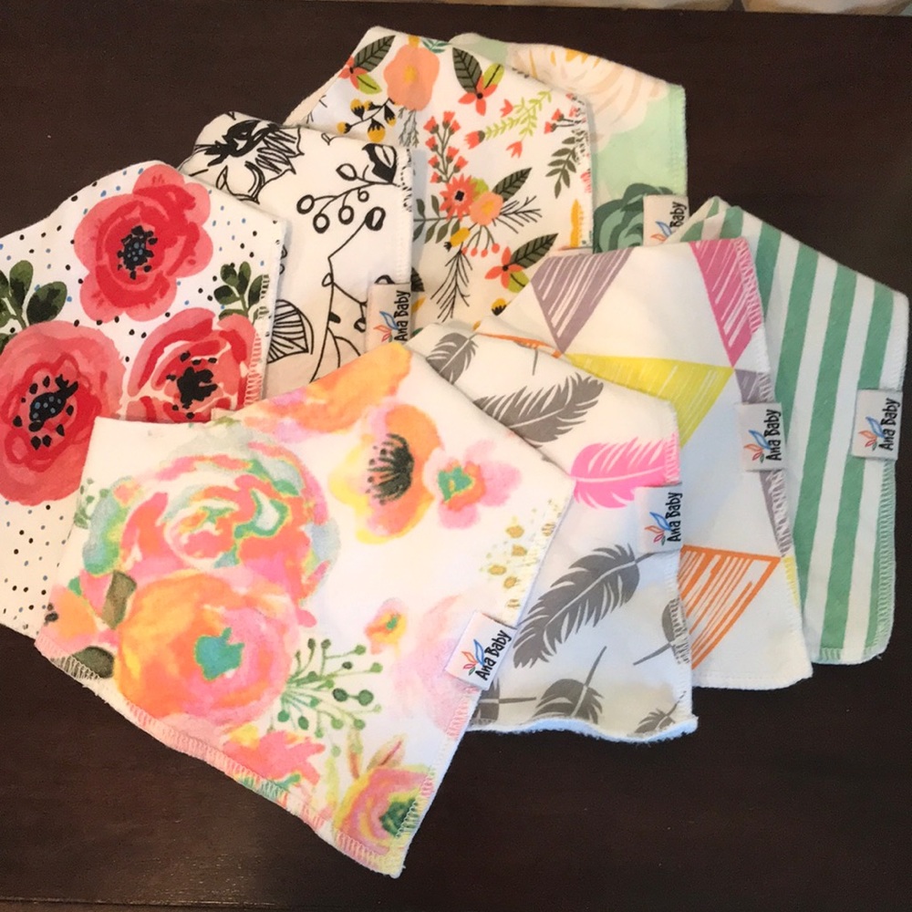 NWOT Adorable Ana Baby Bibs. 8 bibs.